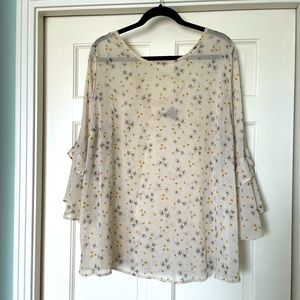 Torrid size 3 cream bumble bee ruffle top